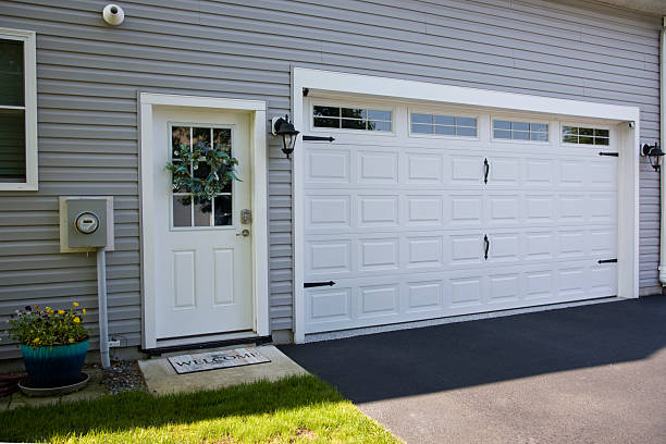 24/7 Emergency Garage Door Panel Replacement experts in Forest City, FL